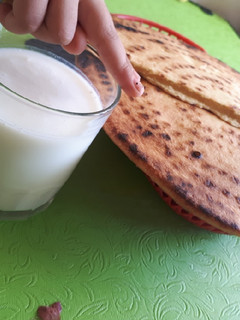 صورة لوصفة كسرة رخساس مع لبن البقر روعة