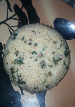 A picture of Dambun shinkafa with zogale and groundnuts.