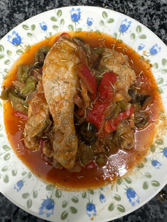 Una foto de 531. Pollo al romero con aceitunas negras y alcaparras (principal carne)