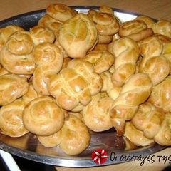A picture of Easter Koulourakia from Smyrna.