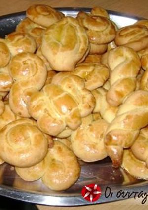 A picture of Easter Koulourakia from Smyrna.