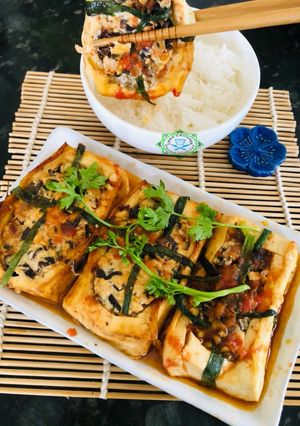 Hình của món Đậu phụ nhồi thịt sốt cà chua.