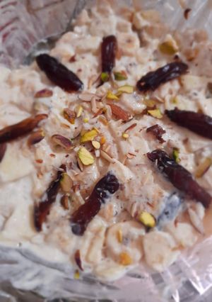 A picture of Fruit Cream with nuts.