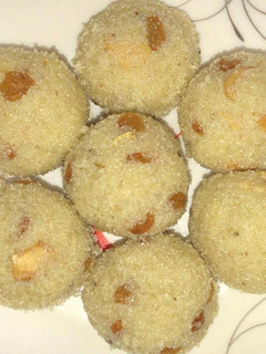साबूदाने के लड्डू (sabudana ke ladoo recipe in Hindi) रेसिपी मुख्य फोटो