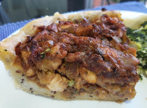 Una foto de Tarta de pollo y puerro