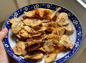 Hình của món Eatclean: chuối xanh sấy nồi chiên không dầu tẩm mật ong.