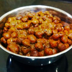 A picture of Sukha Chana Masala. (Brown chikpeas).
