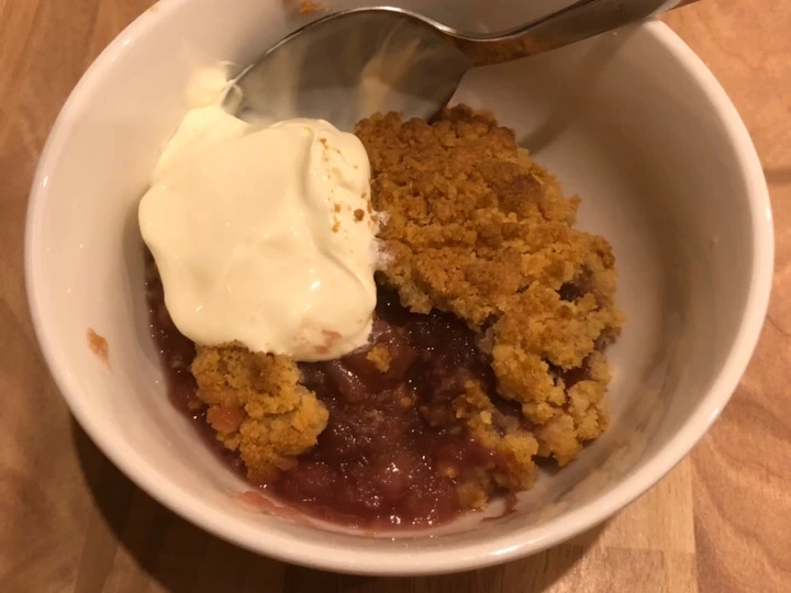 Recipe Rhubarb &amp;amp; Apple Crumble which Delicious