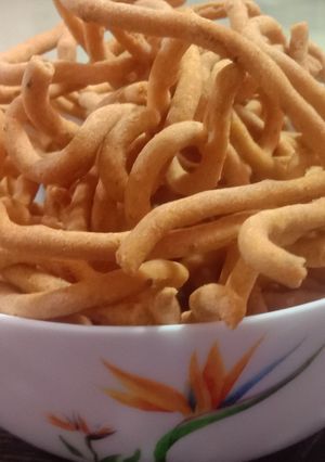 તીખા ગાંઠિયા (Tikha Ganthia Recipe In Gujarati) રેસીપી મુખ્ય ફોટો