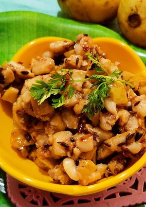 चटपटीत उपवासाची पेरूची भाजी (Upwasachi Peruchi Bhaji Recipe In Marathi) रेसिपी चे मुख्य फोटो 