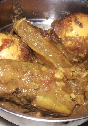 A picture of Egg parwal curry.