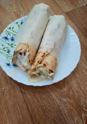 A picture of Veg shawarma famous in middle east country.