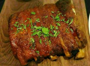 รูปของ ซี่โครงหมูอบน้ำผึ้งพริกไทยดำ