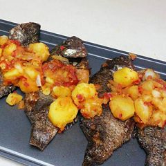 Grilled fish garnished with potatoes A picture of Grilled fish garnished with potatoes.