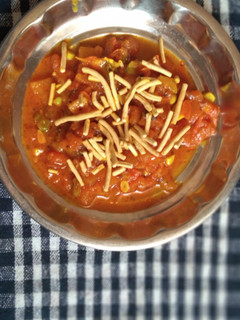 સેવટામેટા નું શાક (Sev Tomato Sabji Recipe In Gujarati) રેસીપી મુખ્ય ફોટો