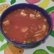 Zumo de tomate con snacks y tofu frito