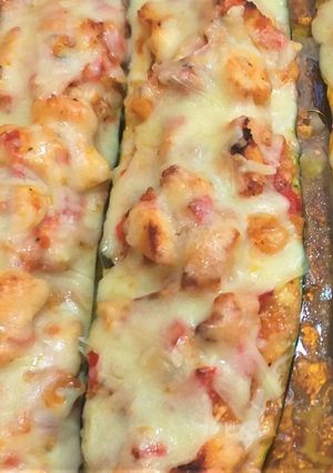 Una foto de Calabacines rellenos de pollo y verduras