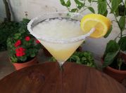 Una foto de tequila margarita