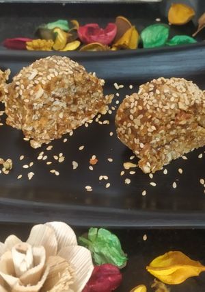 A picture of Dry fruits roll for new year treat.