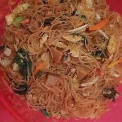 A picture of Bihun Goreng Bakso Sayur.
