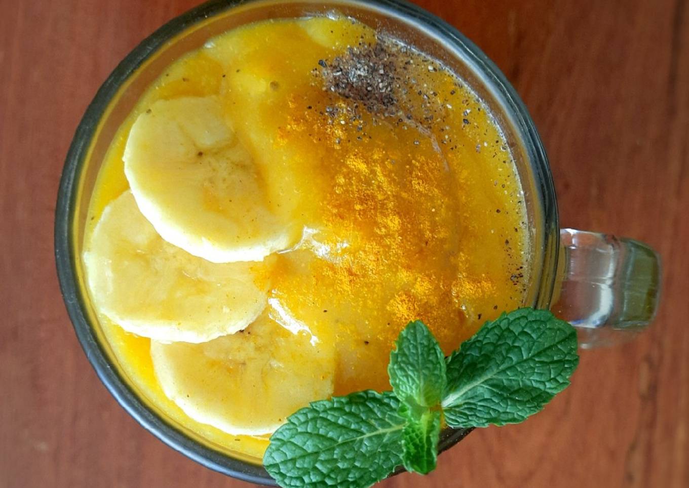 Turmeric mango smoothie