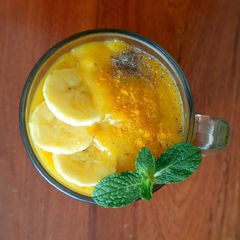A picture of Turmeric mango smoothie.