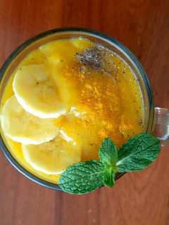 A picture of Turmeric mango smoothie.