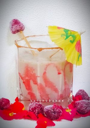 A picture of Chikkoo Strawberry Milkshake.