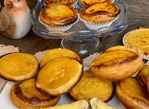 Foto di Pastéis de Belém o de Nata, tartellette portoghesi di sfoglia con crema cotta