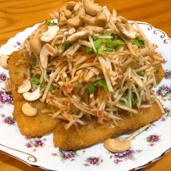 A picture of Apple Salad with fish.