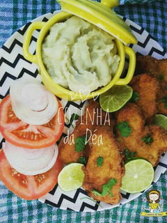 Foto de Filé de merluza à milanesa com purê de batata doce