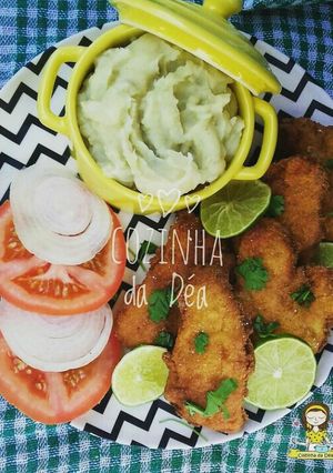 Foto de Filé de merluza à milanesa com purê de batata doce