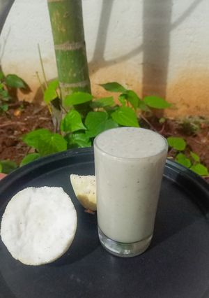 தேங்காய் பூ மில்க் ஷேக்(coconut flower milkshake recipe in tamil) செய்முறை முக்கிய புகைப்படம்