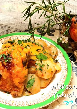 A picture of Chicken with potatoes in the oven.