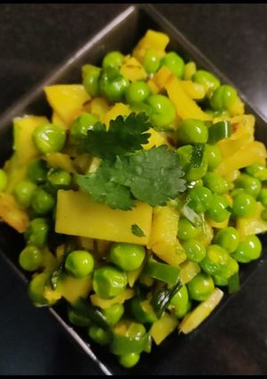 मटर आलू (Matar aloo recipe in Hindi) रेसिपी मुख्य फोटो