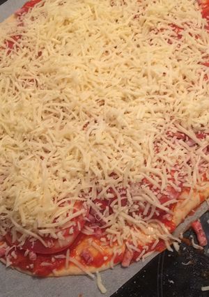 Une photo de Pizza chorizo viande haché