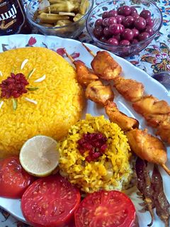 عکسی از دستور جوجه کباب زعفرانی در فر با سیخ چوبی