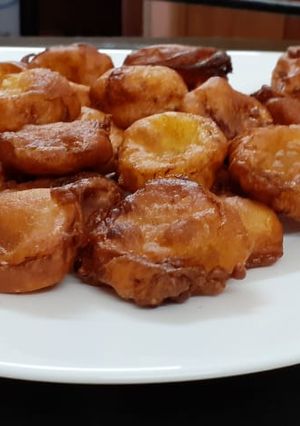 A picture of Banana fritters.