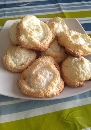Una foto de Merengues de coco