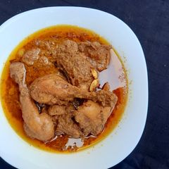 A picture of Chicken in cashew nut gravy.
