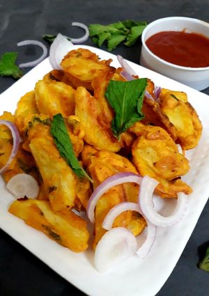 A picture of Potato mint pakora.