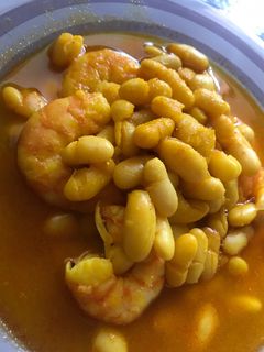 Una foto de Alubias con langostinos