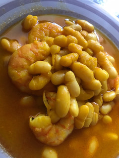 Una foto de Alubias con langostinos