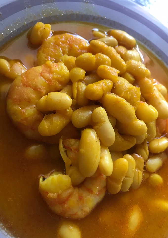 Una foto de Alubias con langostinos