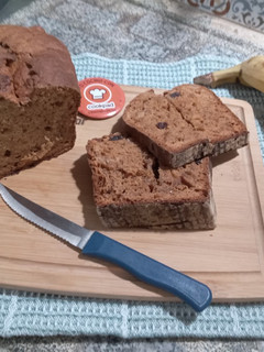 Una foto de Budín de Banana con dulce de Leche y pasas de uvas