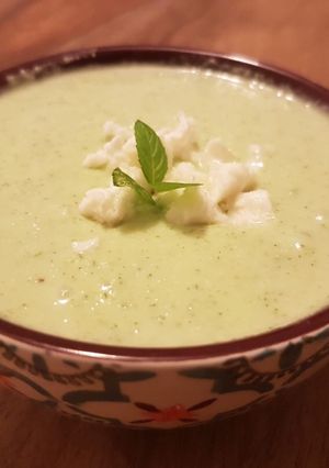 Une photo de Soupe froide concombre