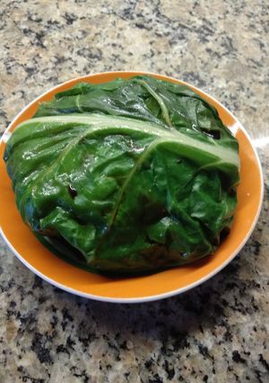 Una foto de Calzone en hoja de acelga