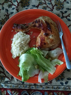 Una foto de Cetogénica: pollo asado, puré de coliflor y ensalada verde