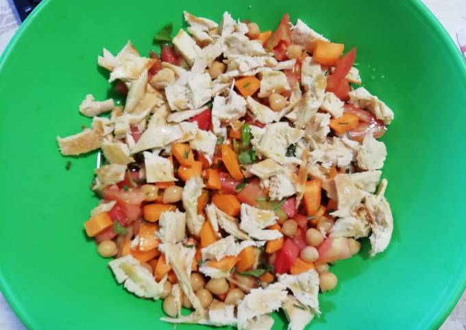 Guida passo passo a Preparare Fatto in casa Insalatona di ceci e pollo alla piastra