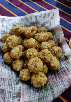 A picture of Sabhudana balls.